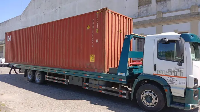 Transporte de contêiner marítimo em prancha